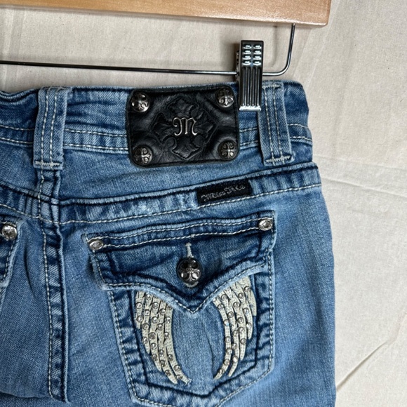 Miss Me Jeans Capri Denim JP5082CP Embroidery/Rhinestones Back Pockets Size 27 - Picture 7 of 12
